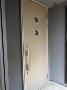 アルミ製ドア　塗装前