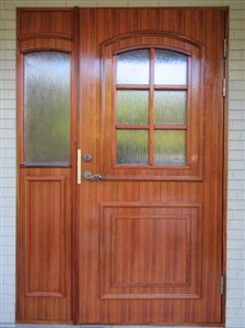 木製玄関ドア　スウェーデンドア（スウェドア）　塗装後