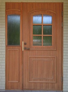 木製玄関ドア　スウェーデンドア（スウェドア）　張替後