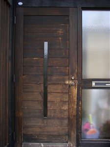 木製玄関ドア 塗装前/剥離途中 木製玄関ドア 塗装前/剥離途中