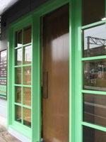 店舗木製玄関ドア　塗替え