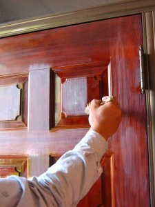 塗装中 木製玄関ドア) 塗装中 木製玄関ドア)