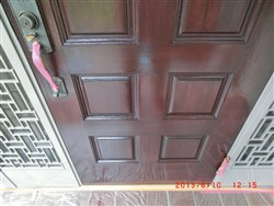 施工後　木製玄関ドア　着色2回　2液型ウレタンクリヤー3回塗り