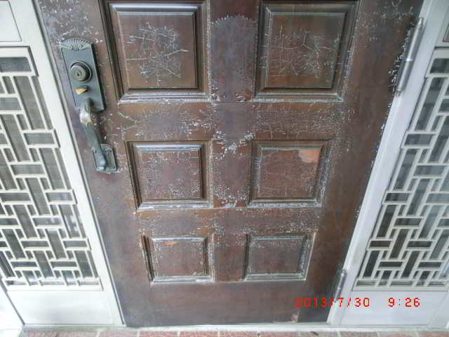 施工前　木製玄関ドア　