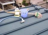 屋根の手洗い用具の写真